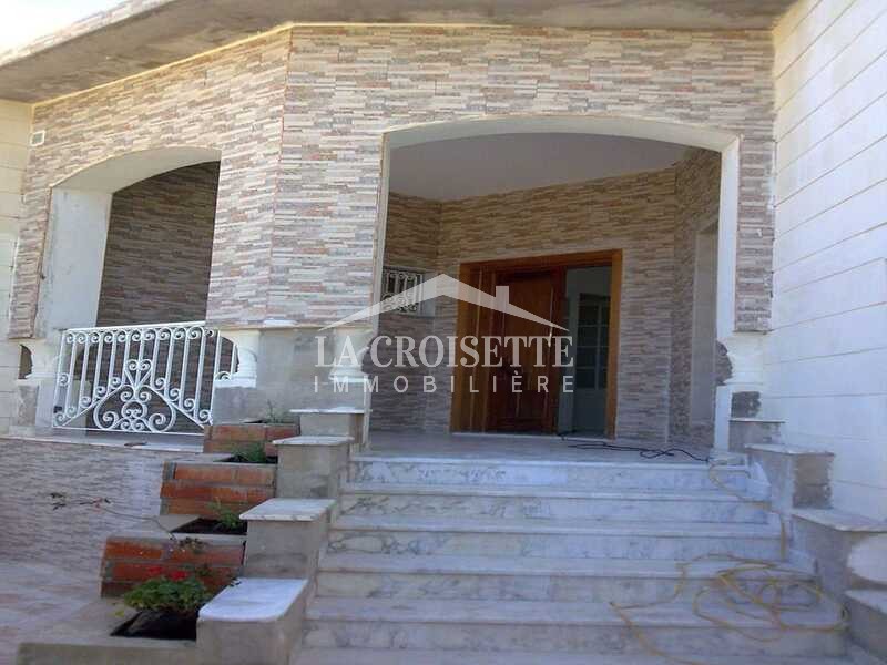 Villa S+4 à La Soukra